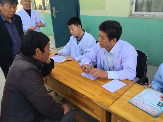 我院举办肝病大型免费义诊服务活动